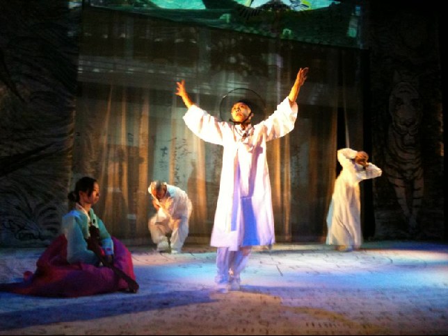 Butoh performance at Himeji Cultural Center, 2013.